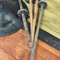 Värttinä kivipainolla