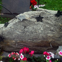 takorautainen-hautakivikoriste